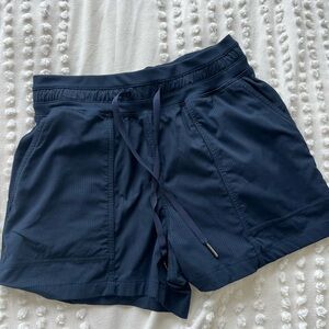 Lululemon high rise dance studio short 3.5 inseam navy size 4